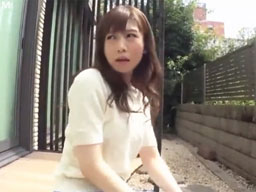 41137 - 自宅での不倫行為に少し落ち着かない欲求不満人妻