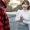 43560 100x100 - 街角で素人男性を逆ナンしてHするアイドル女優